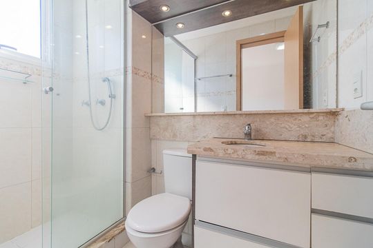 Banheiro da Suíte de apartamento para alugar com 3 quartos, 70m² em Tristeza, Porto Alegre