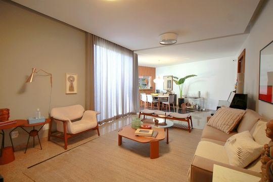 Sala de casa à venda com 3 quartos, 360m² em Santa Lúcia, Belo Horizonte