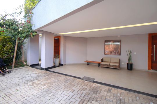 Garagem de casa à venda com 3 quartos, 360m² em Santa Lúcia, Belo Horizonte