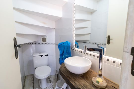 Lavabo de casa de condomínio à venda com 3 quartos, 90m² em Ipanema, Porto Alegre