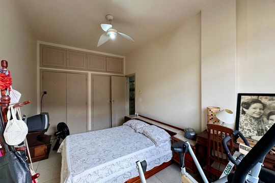 Quarto 1 de apartamento à venda com 2 quartos, 100m² em Laranjeiras, Rio de Janeiro