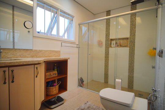 Banheiro da Suíte 1 de casa à venda com 5 quartos, 300m² em São Jorge, Novo Hamburgo