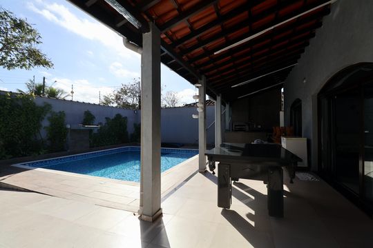 Quintal de casa para alugar com 6 quartos, 420m² em Jardim Centenario, Guarujá