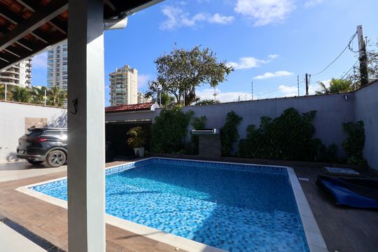 Quintal de casa para alugar com 6 quartos, 420m² em Jardim Centenario, Guarujá