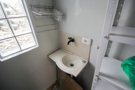 Área de Serviço de casa para alugar com 2 quartos, 75m² em Parque Maria Domitila, São Paulo