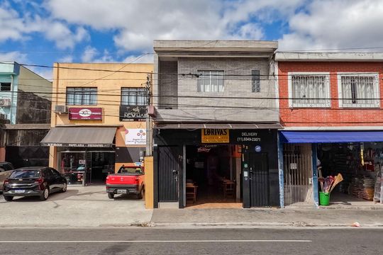 Fachada de casa para alugar com 2 quartos, 75m² em Parque Maria Domitila, São Paulo