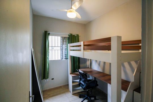 Quarto 2 de casa para alugar com 2 quartos, 75m² em Parque Maria Domitila, São Paulo