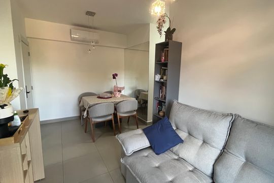 Sala de apartamento à venda com 2 quartos, 61m² em Fazenda Santa Cândida, Campinas