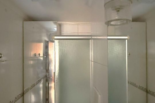 Banheiro de apartamento à venda com 2 quartos, 58m² em Centro, Canoas