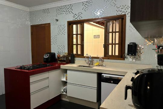 Casa à venda com 2 quartos, 132m² em Santa Terezinha, Santo André