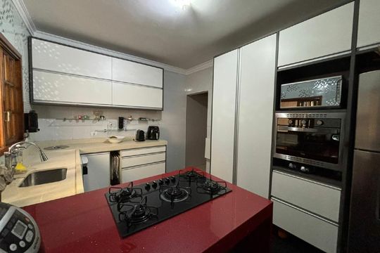 Casa à venda com 2 quartos, 132m² em Santa Terezinha, Santo André