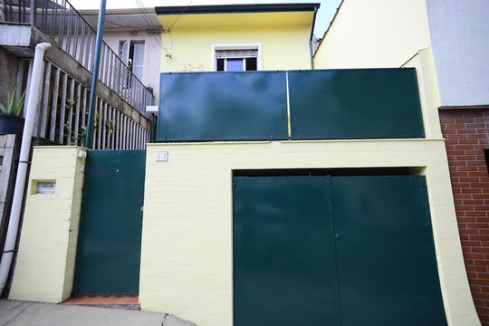 Fachada de casa à venda com 3 quartos, 100m² em Vila Mariana, São Paulo