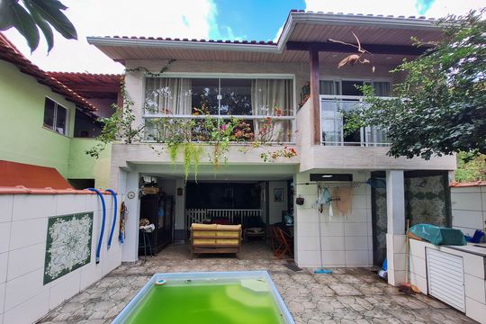 Fachada de casa para alugar com 1 quarto, 100m² em Jurujuba, Niterói