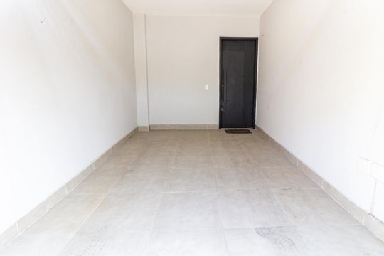 Garagem de casa à venda com 2 quartos, 108m² em Vila Diva (zona Leste), São Paulo