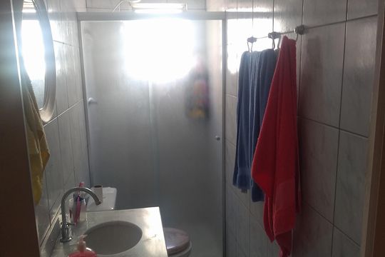 Banheiro  de apartamento à venda com 2 quartos, 61m² em Centro, Guarulhos
