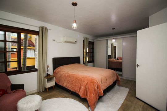 Quarto Suíte de casa de condomínio à venda com 3 quartos, 142m² em Medianeira, Porto Alegre