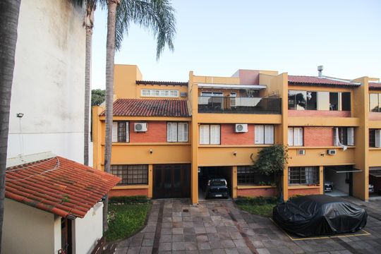 Vista da Suíte de casa de condomínio à venda com 3 quartos, 142m² em Medianeira, Porto Alegre