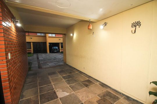 Garagem de casa de condomínio à venda com 3 quartos, 142m² em Medianeira, Porto Alegre