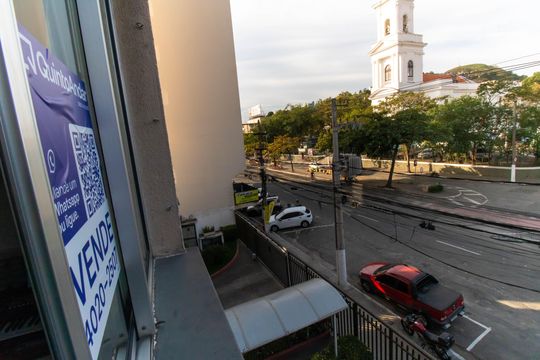 Plaquinha  de apartamento à venda com 2 quartos, 66m² em Largo do Barradas, Niterói