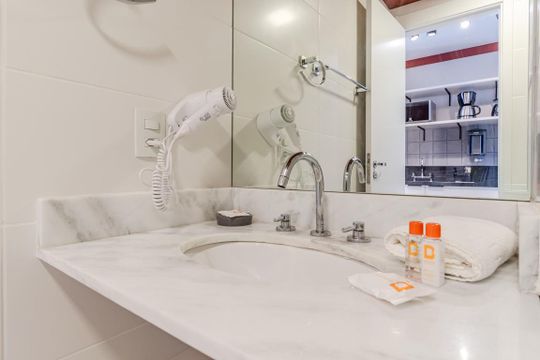 Banheiro de kitnet/studio à venda com 1 quarto, 27m² em Sumarezinho, São Paulo