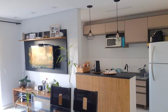 Sala de apartamento para alugar com 2 quartos, 50m² em Cemucam, Cotia