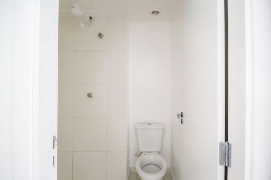 Banheiro de apartamento para alugar com 1 quarto, 25m² em Chácara Inglesa, São Paulo