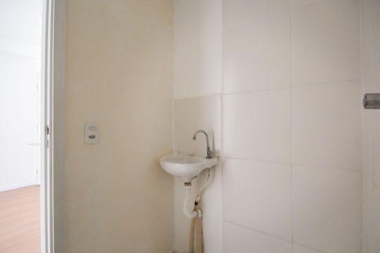 Banheiro de apartamento para alugar com 1 quarto, 25m² em Chácara Inglesa, São Paulo