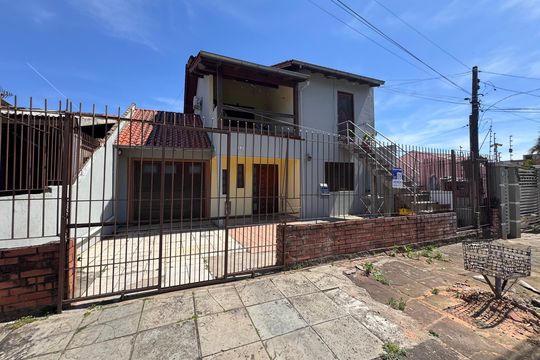 Fachada de casa à venda com 2 quartos, 300m² em Santa Teresa, São Leopoldo