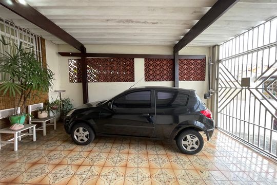 Garagem de casa à venda com 3 quartos, 158m² em Jardim Sarah, São Paulo