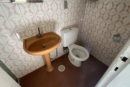 Banheiro de kitnet/studio para alugar com 1 quarto, 39m² em Centro, Campinas