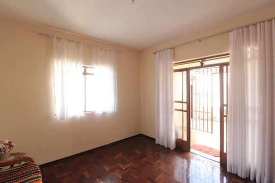 Casa à venda com 2 quartos, 351m² em Glória, Belo Horizonte