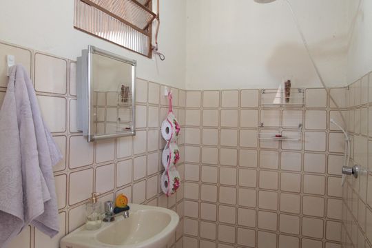 Banheiro Social 2 de casa à venda com 2 quartos, 351m² em Glória, Belo Horizonte