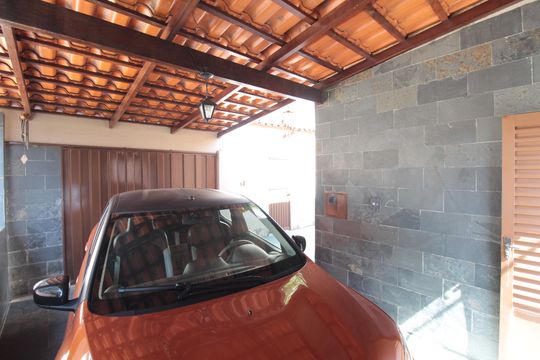 Garagem de casa à venda com 2 quartos, 351m² em Glória, Belo Horizonte