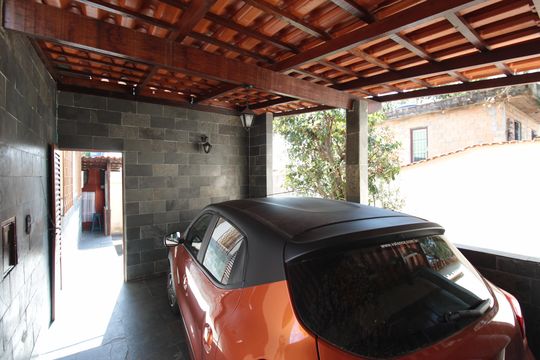 Garagem de casa à venda com 2 quartos, 351m² em Glória, Belo Horizonte