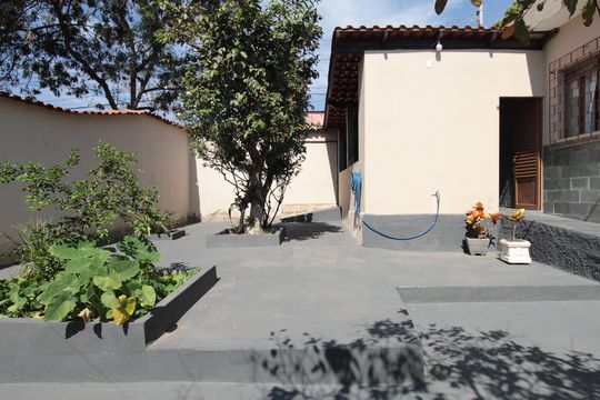 Quintal de casa à venda com 2 quartos, 351m² em Glória, Belo Horizonte