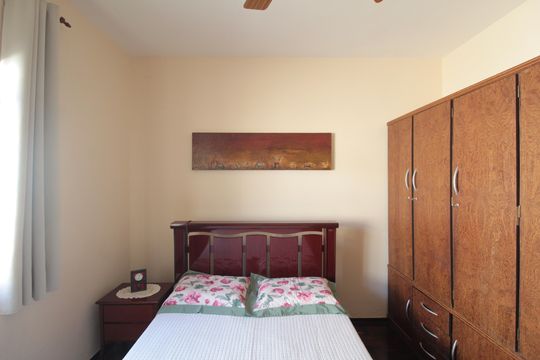 Quarto 1 de casa à venda com 2 quartos, 351m² em Glória, Belo Horizonte