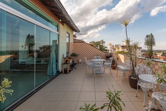 Cobertura de apartamento à venda com 4 quartos, 200m² em Ouro Preto, Belo Horizonte