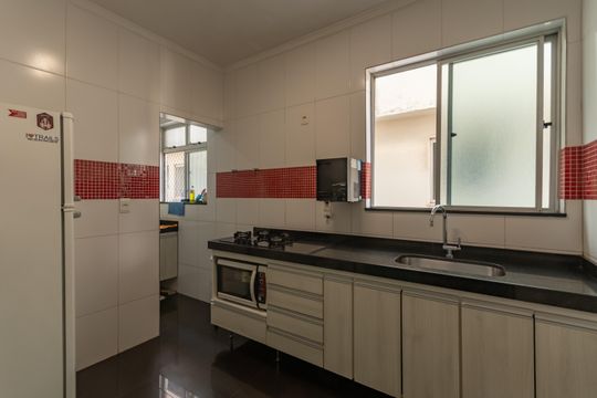 Cozinha de apartamento à venda com 4 quartos, 200m² em Ouro Preto, Belo Horizonte