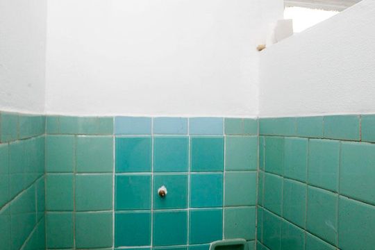 Banheiro 1 de casa para alugar com 2 quartos, 117m² em São Geraldo, Porto Alegre