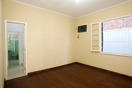 Sala de casa para alugar com 2 quartos, 117m² em São Geraldo, Porto Alegre