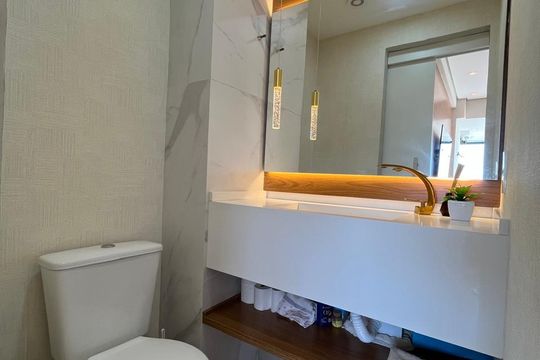 Banheiro de apartamento à venda com 2 quartos, 64m² em Tamboré, Barueri