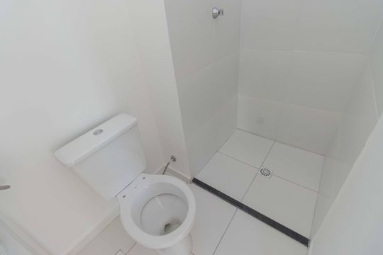 Banheiro de kitnet/studio para alugar com 0 quarto, 58m² em Chácara Inglesa, São Paulo