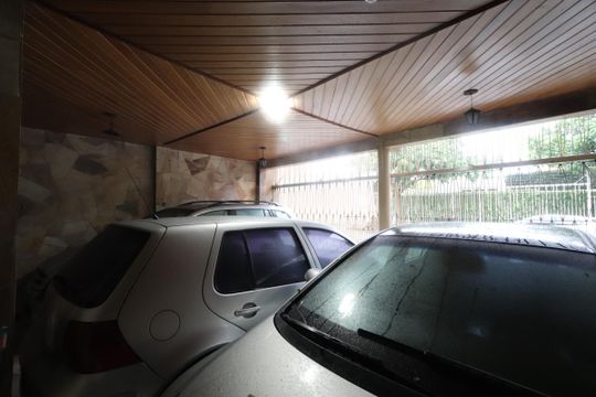 Garagem de casa à venda com 6 quartos, 400m² em Vila Carrão, São Paulo