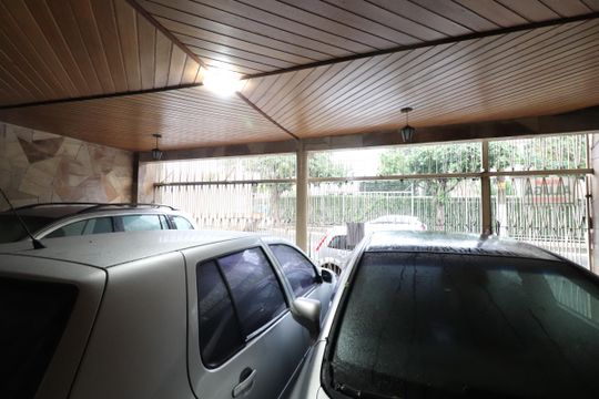 Garagem de casa à venda com 6 quartos, 400m² em Vila Carrão, São Paulo