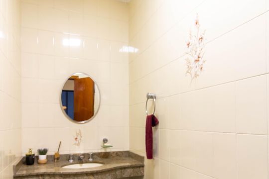 Lavabo de casa para alugar com 4 quartos, 100m² em Jardim Barbosa, Guarulhos