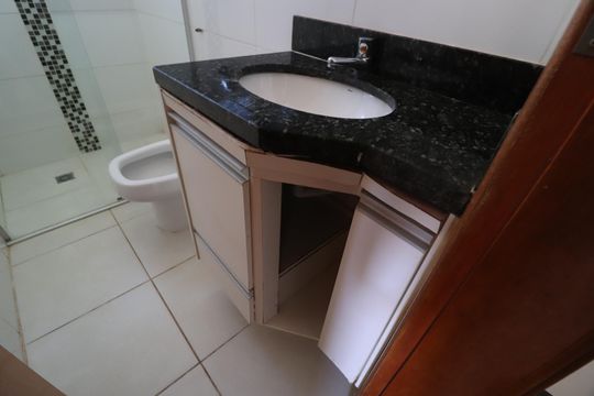 Banheiro Social de apartamento para alugar com 3 quartos, 134m² em Santa Mônica, Uberlândia