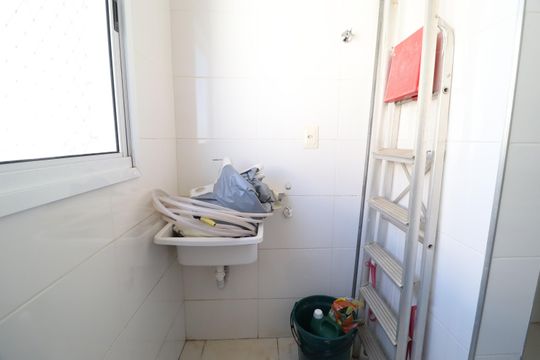 Área de Serviço de apartamento para alugar com 3 quartos, 134m² em Santa Mônica, Uberlândia