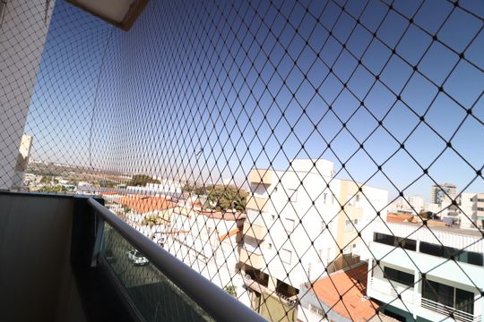 Sacada da Sala de apartamento para alugar com 3 quartos, 134m² em Santa Mônica, Uberlândia