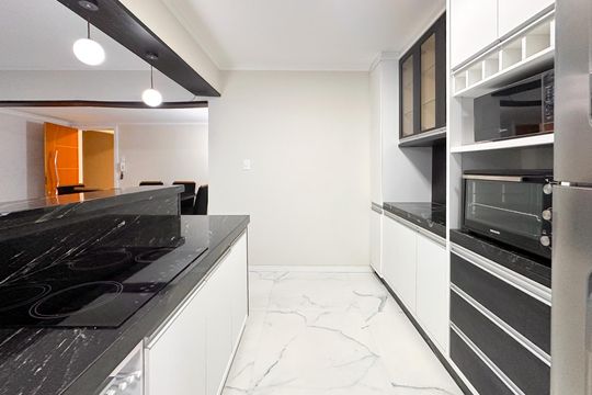 Cozinha de apartamento para alugar com 2 quartos, 119m² em Centro, Florianópolis