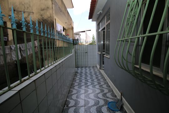 Quintal frente de casa para alugar com 4 quartos, 297m² em Brás de Pina, Rio de Janeiro
